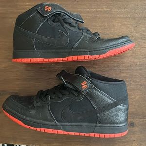 Nike SB Dunk Mid ‘Halloween’
